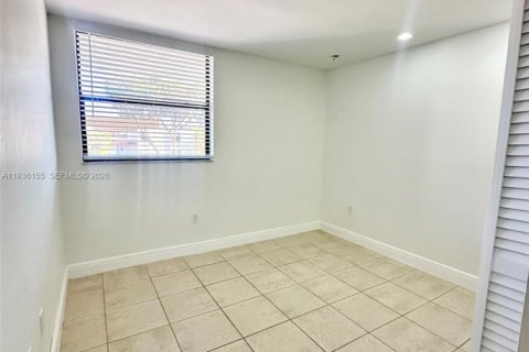 Condo in Miami, Florida, 2 bedrooms  № 1994353 - photo 18