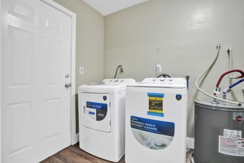 House in Miami, Florida 3 bedrooms, 184.69 sq.m. № 2260378 - photo 27