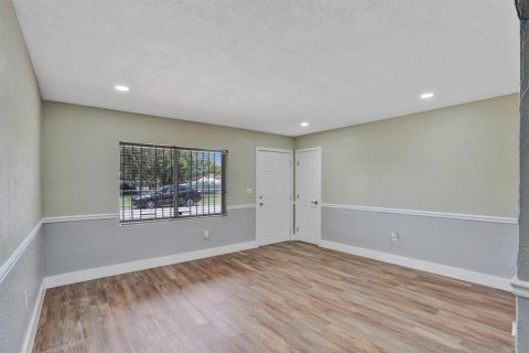 House in Miami, Florida 3 bedrooms, 184.69 sq.m. № 2260378 - photo 14