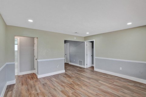 House in Miami, Florida 3 bedrooms, 184.69 sq.m. № 2260378 - photo 22