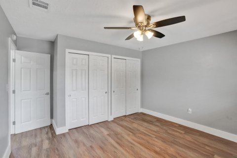 House in Miami, Florida 3 bedrooms, 184.69 sq.m. № 2260378 - photo 23
