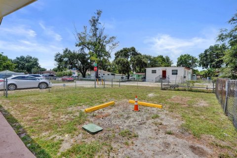 House in Miami, Florida 3 bedrooms, 184.69 sq.m. № 2260378 - photo 29