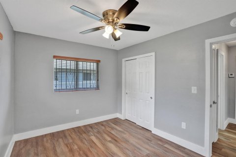 House in Miami, Florida 3 bedrooms, 184.69 sq.m. № 2260378 - photo 10