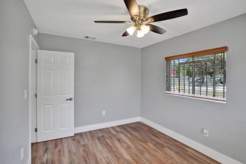 House in Miami, Florida 3 bedrooms, 184.69 sq.m. № 2260378 - photo 5