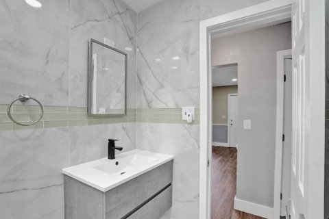 House in Miami, Florida 3 bedrooms, 184.69 sq.m. № 2260378 - photo 26