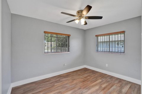 House in Miami, Florida 3 bedrooms, 184.69 sq.m. № 2260378 - photo 17