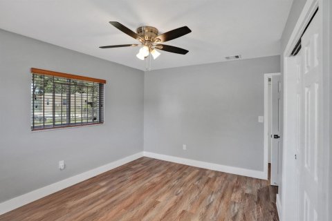 House in Miami, Florida 3 bedrooms, 184.69 sq.m. № 2260378 - photo 19