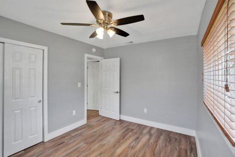 House in Miami, Florida 3 bedrooms, 184.69 sq.m. № 2260378 - photo 7