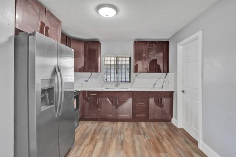 House in Miami, Florida 3 bedrooms, 184.69 sq.m. № 2260378 - photo 11