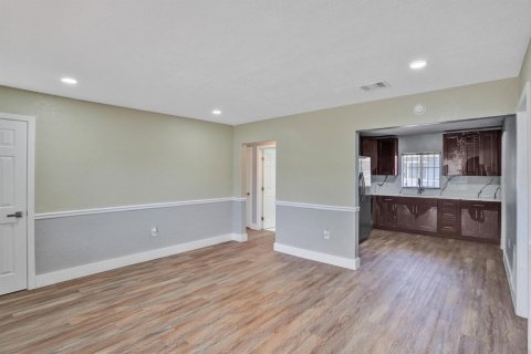House in Miami, Florida 3 bedrooms, 184.69 sq.m. № 2260378 - photo 6