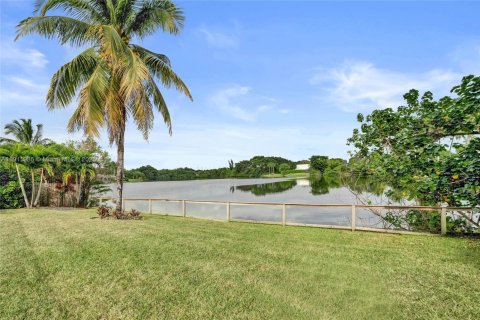 Casa en alquiler en Plantation, Florida, 4 dormitorios, 267.47 m2 № 1969367 - foto 3