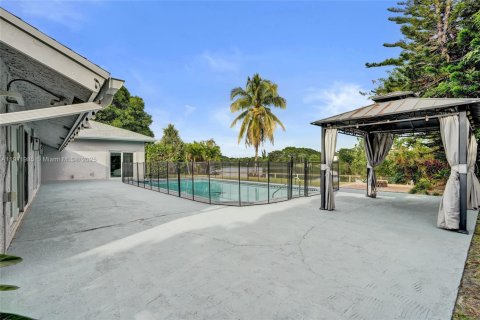 Casa en alquiler en Plantation, Florida, 4 dormitorios, 267.47 m2 № 1969367 - foto 14