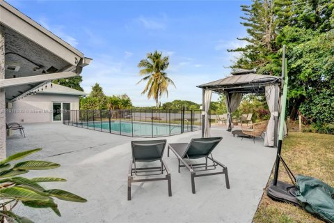 Casa en alquiler en Plantation, Florida, 4 dormitorios, 267.47 m2 № 1969367 - foto 4