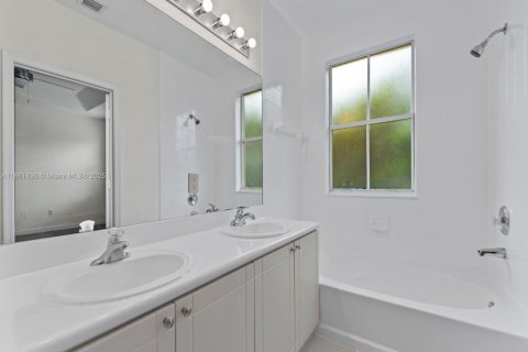 Townhouse in Homestead, Florida 3 bedrooms, 160.91 sq.m. № 1892149 - photo 24