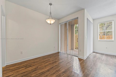 Townhouse in Homestead, Florida 3 bedrooms, 160.91 sq.m. № 1892149 - photo 8