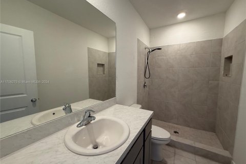 Townhouse in Florida City, Florida 3 bedrooms, 128.21 sq.m. № 2035275 - photo 8