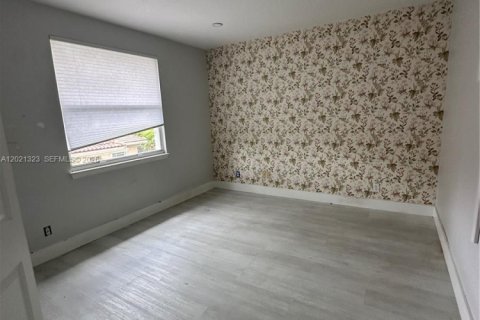 Снять в аренду виллу или дом в Уэстон, Флорида 7 спален, 367.15м2, № 2086122 - фото 14