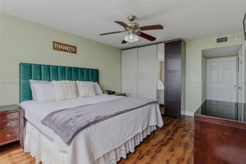 Copropriété à vendre à North Miami Beach, Floride: 2 chambres, 106.37 m2 № 2046464 - photo 13