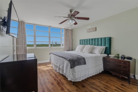 Copropriété à vendre à North Miami Beach, Floride: 2 chambres, 106.37 m2 № 2046464 - photo 12