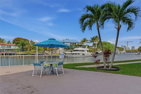 Copropriété à vendre à North Miami Beach, Floride: 2 chambres, 106.37 m2 № 2046464 - photo 24