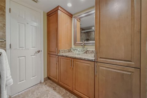 Copropriété à vendre à North Miami Beach, Floride: 2 chambres, 106.37 m2 № 2046464 - photo 22