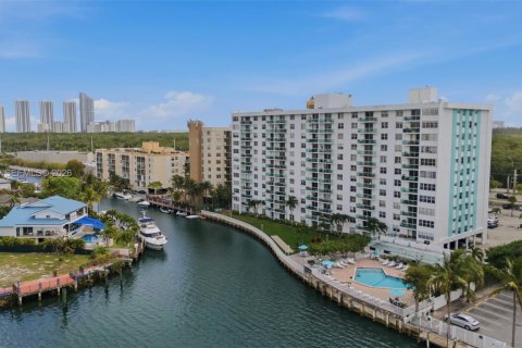 Condo à North Miami Beach, Floride, 2 chambres  № 2046464