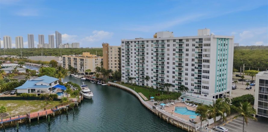 Condo à North Miami Beach, Floride, 2 chambres  № 2046464