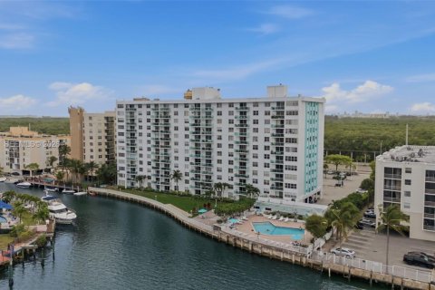 Copropriété à vendre à North Miami Beach, Floride: 2 chambres, 106.37 m2 № 2046464 - photo 7