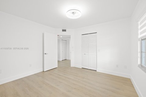 Condo in Pembroke Pines, Florida, 2 bedrooms  № 2003734 - photo 20