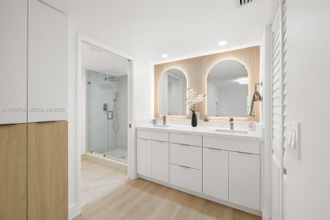 Condo in Pembroke Pines, Florida, 2 bedrooms  № 2003734 - photo 15