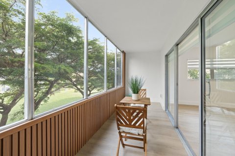 Condo in Pembroke Pines, Florida, 2 bedrooms  № 2003734 - photo 24