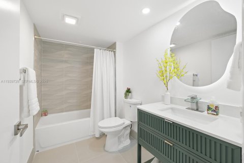 Condo in Pembroke Pines, Florida, 2 bedrooms  № 2003734 - photo 22