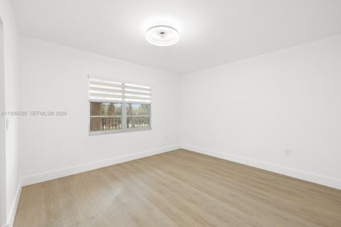 Condo in Pembroke Pines, Florida, 2 bedrooms  № 2003734 - photo 21