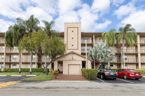 Condo in Pembroke Pines, Florida, 2 bedrooms  № 2003734 - photo 28
