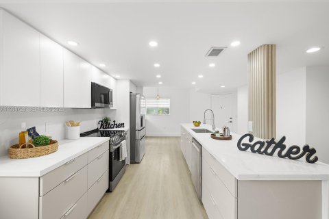 Condo in Pembroke Pines, Florida, 2 bedrooms  № 2003734