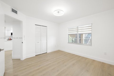 Condo in Pembroke Pines, Florida, 2 bedrooms  № 2003734 - photo 19