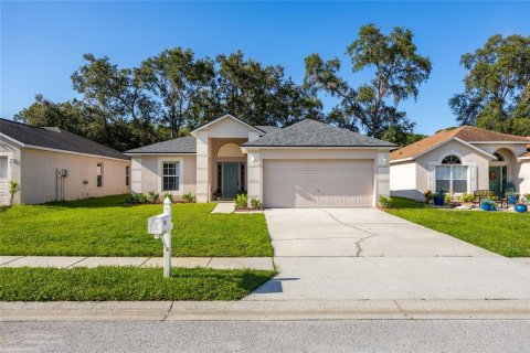 House in Wesley Chapel, Florida 3 bedrooms, 150.22 sq.m. № 1804858 - photo 1