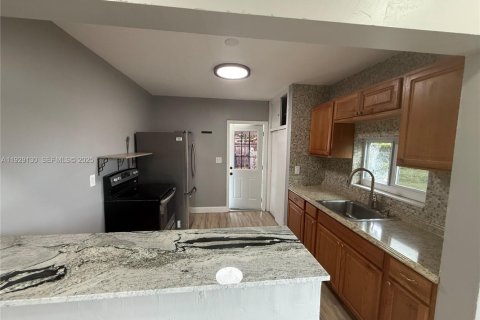 Villa ou maison à louer à Miami, Floride: 3 chambres, 100.71 m2 № 1987542 - photo 8