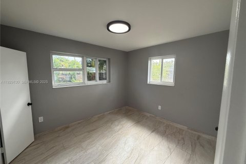 Villa ou maison à louer à Miami, Floride: 3 chambres, 100.71 m2 № 1987542 - photo 9