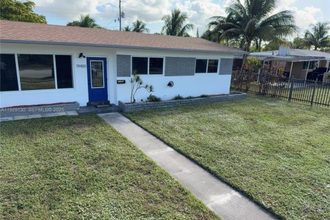Villa ou maison à louer à Miami, Floride: 3 chambres, 100.71 m2 № 1987542 - photo 1