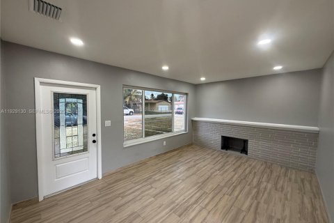 Villa ou maison à louer à Miami, Floride: 3 chambres, 100.71 m2 № 1987542 - photo 6