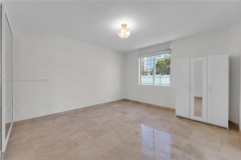 Condominio en venta en Miami Beach, Florida, 2 dormitorios, 118.91 m2 № 1889116 - foto 15