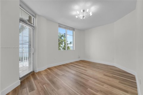 Condominio en venta en Miami Beach, Florida, 2 dormitorios, 118.91 m2 № 1889116 - foto 19