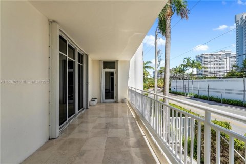 Condominio en venta en Miami Beach, Florida, 2 dormitorios, 118.91 m2 № 1889116 - foto 23
