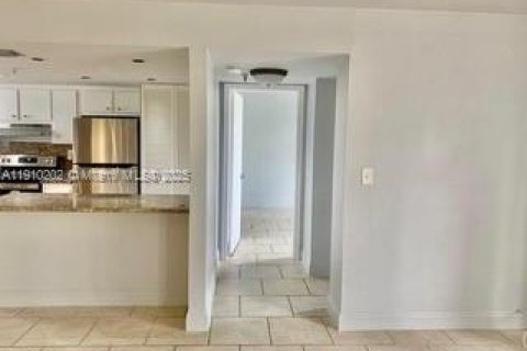 Condo in Miami, Florida, 1 bedroom  № 1971479 - photo 7