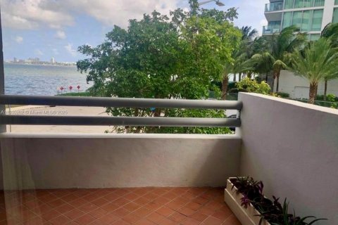 Condo in Miami, Florida, 1 bedroom  № 1971479 - photo 10