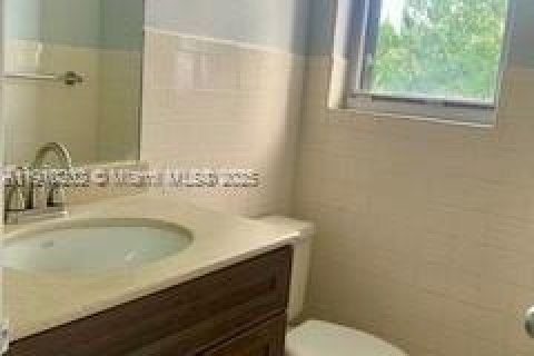Condo in Miami, Florida, 1 bedroom  № 1971479 - photo 14
