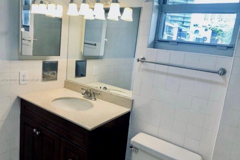 Condo in Miami, Florida, 1 bedroom  № 1971479 - photo 13