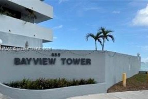 Condo in Miami, Florida, 1 bedroom  № 1971479 - photo 20