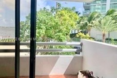 Condo in Miami, Florida, 1 bedroom  № 1971479 - photo 12